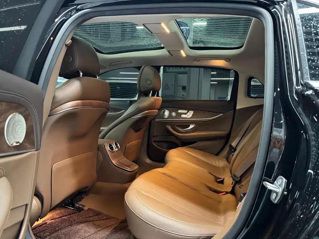 Mercedes-Benz E-Class 2022 — фото 10