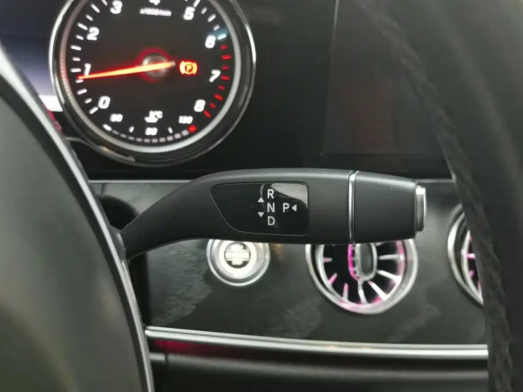 Mercedes-Benz E-Class 2018 — фото 13