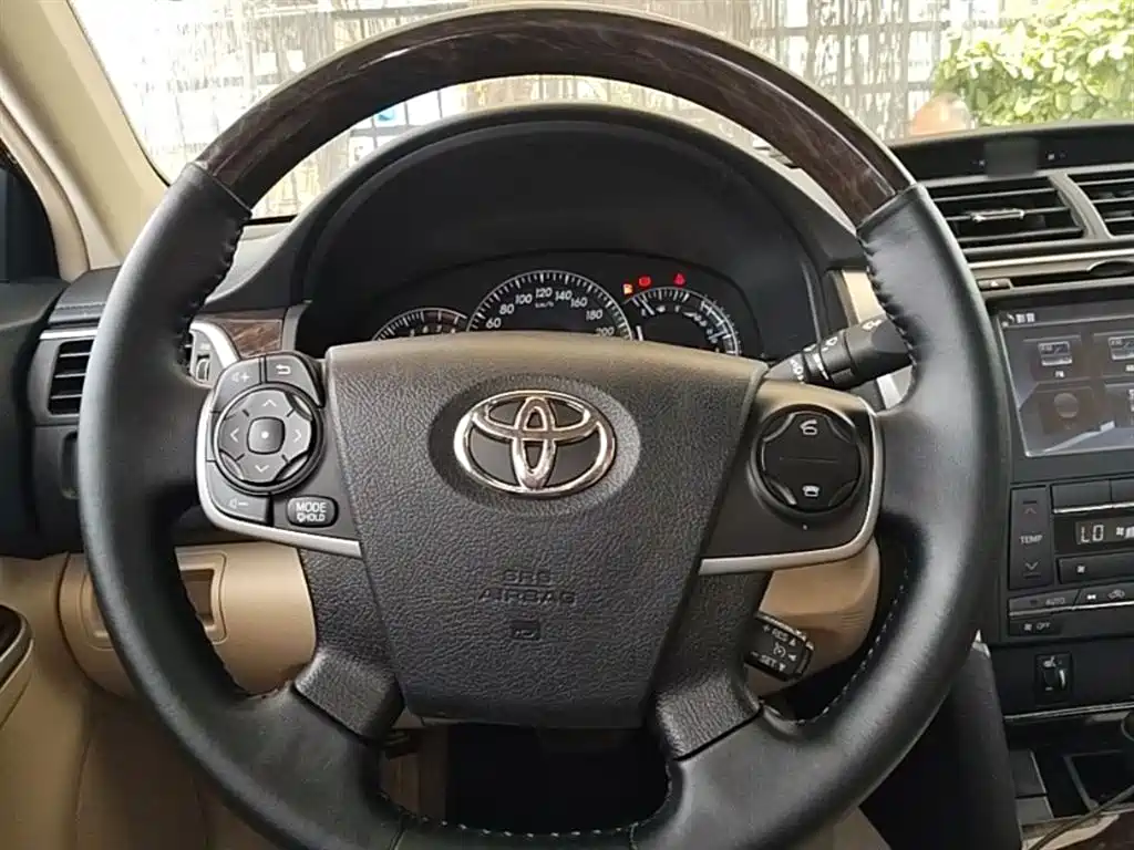 Toyota Camry 2016 — фото 10