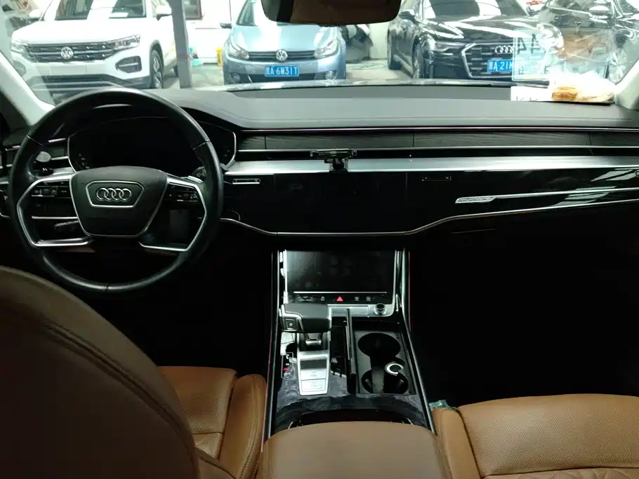Audi A8 2021 — фото 12