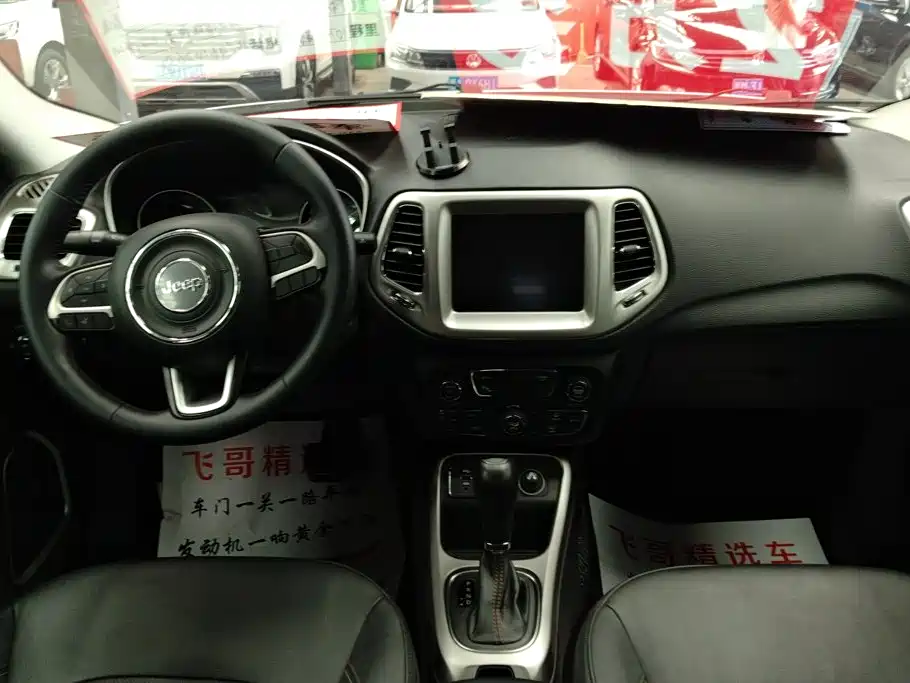 Jeep Compass 2017 — фото 12