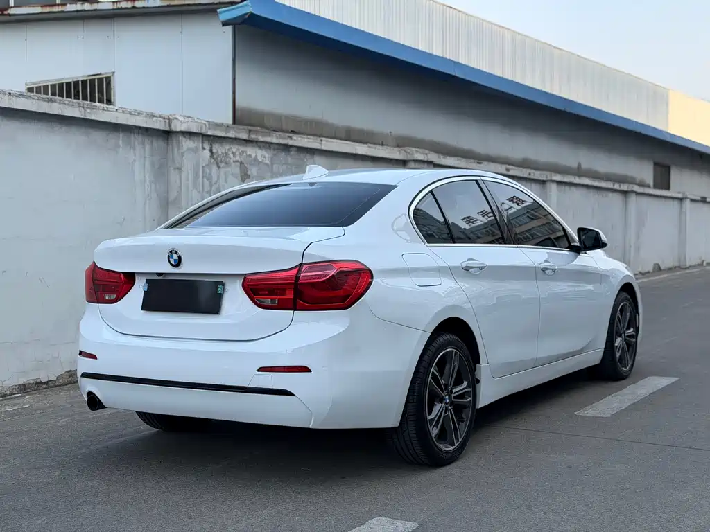 BMW 1 Series 2017 — фото 10