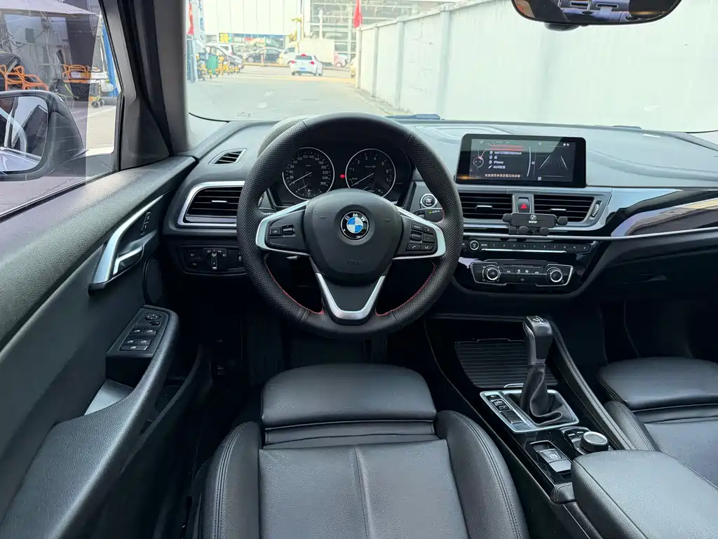 BMW 1 Series 2017 — фото 13