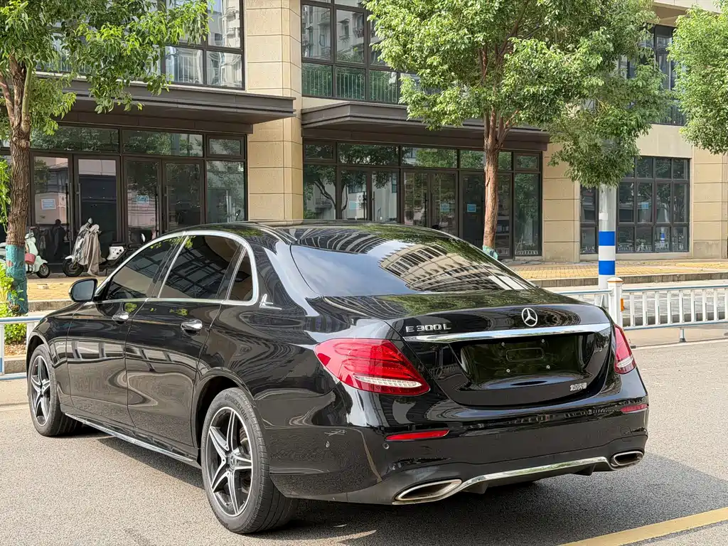 Mercedes-Benz E-Class 2020 — фото 12