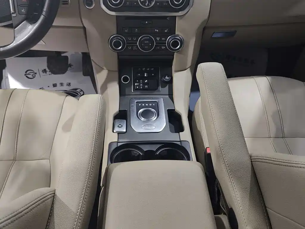 Land Rover Discovery 2015 — фото 16