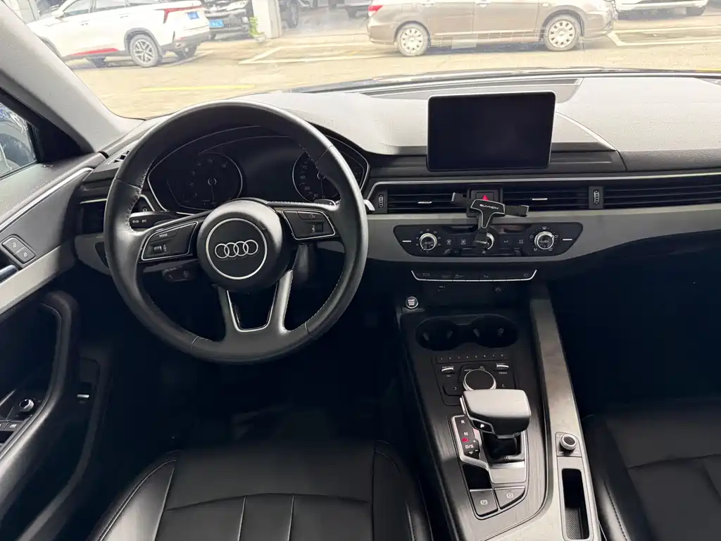 Audi A4L 2019 — фото 13