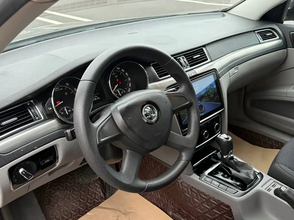 Skoda Superb 2015 — фото 22