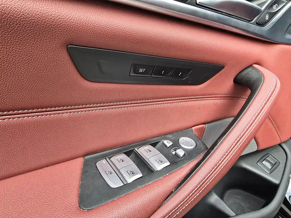 BMW 5 Series 2023 — фото 10