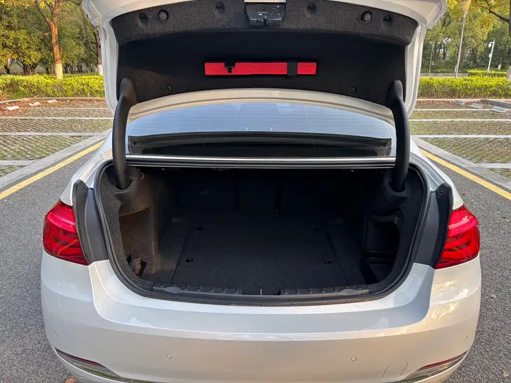 BMW 3 Series 2017 — фото 15