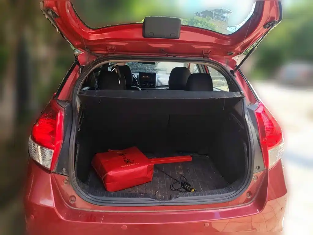 Toyota Yaris L 2015 — фото 10