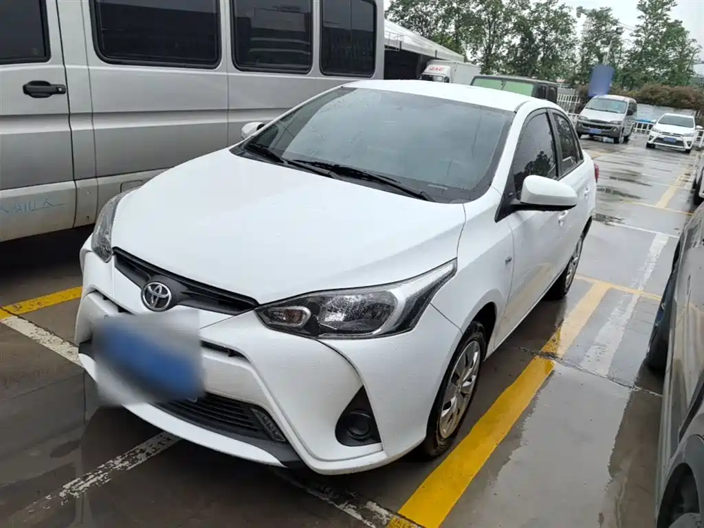 Toyota Yaris L 2021 — фото 1