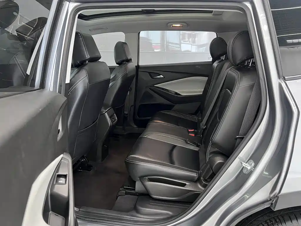 Chevrolet Orlando 2023 — фото 13
