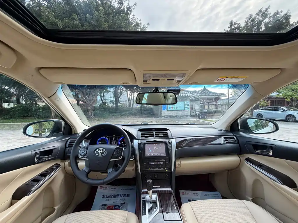Toyota Camry 2016 — фото 12
