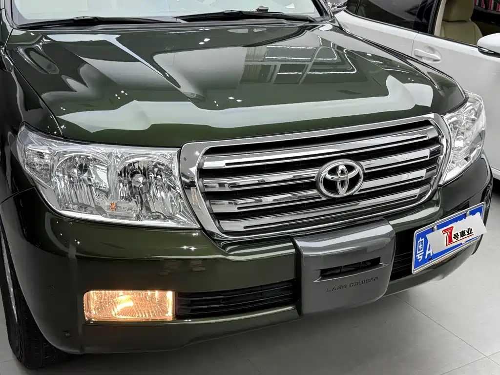 Toyota Land Cruiser 2011 — фото 3