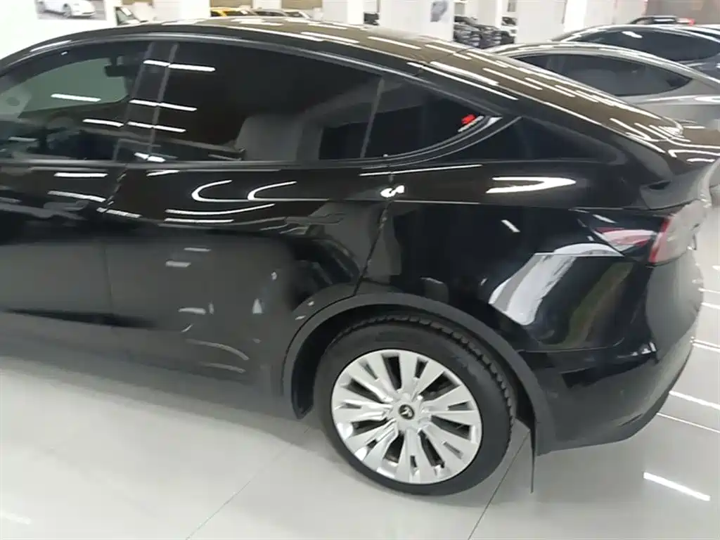 Tesla Model Y 2023 — фото 5