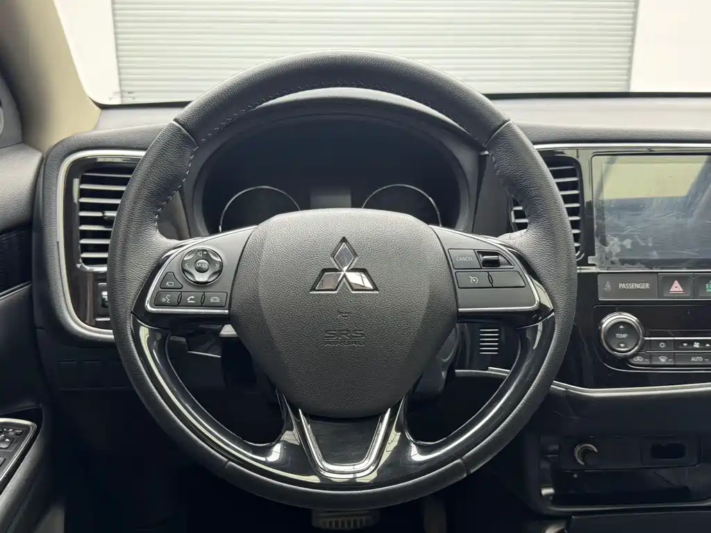 Mitsubishi Outlander 2022 — фото 15