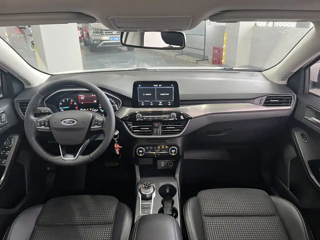 Ford Focus 2018 — фото 9