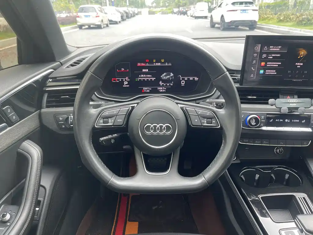 Audi A4L 2023 — фото 13