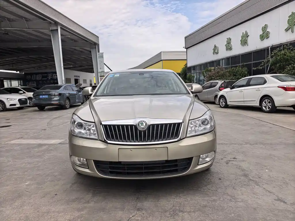 Skoda Octavia 2012 — фото 2