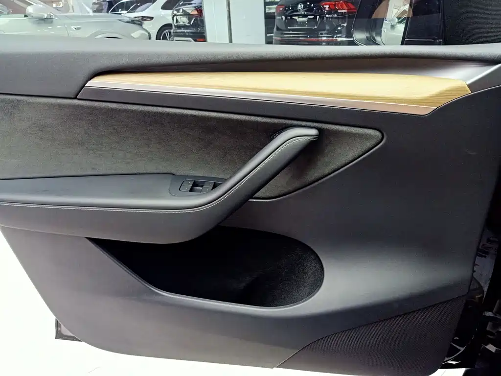 Tesla Model Y 2023 — фото 13