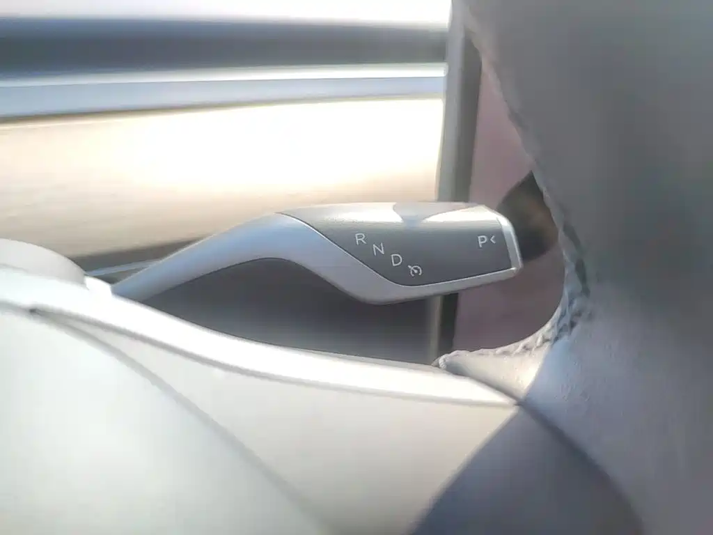 Tesla Model Y 2023 — фото 14