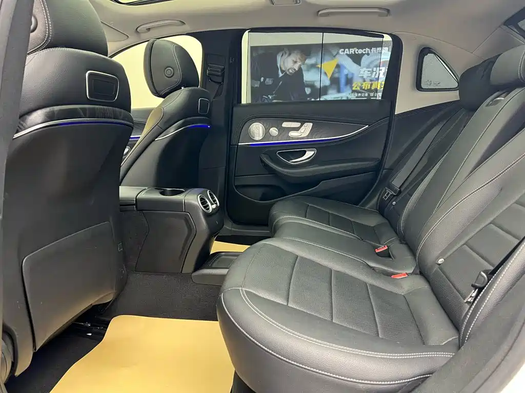 Mercedes-Benz E-Class 2019 — фото 30