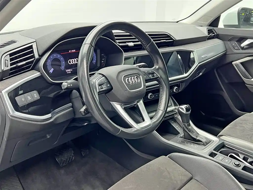 Audi Q3 2021 — фото 14