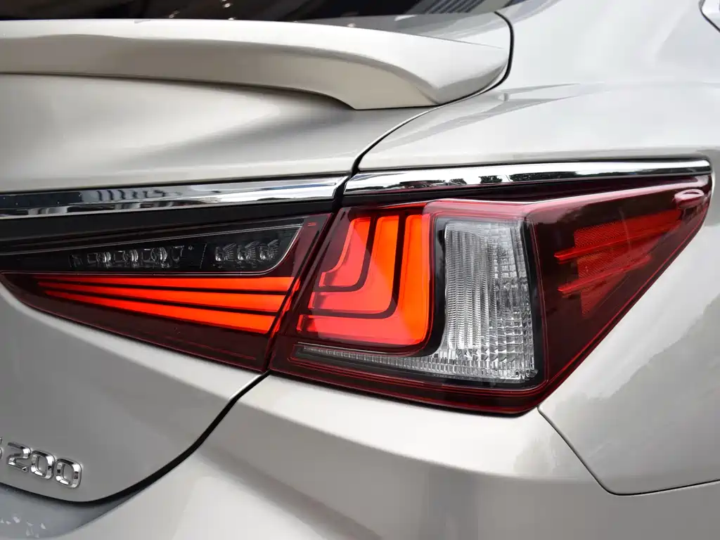 Lexus ES 2019 — фото 18