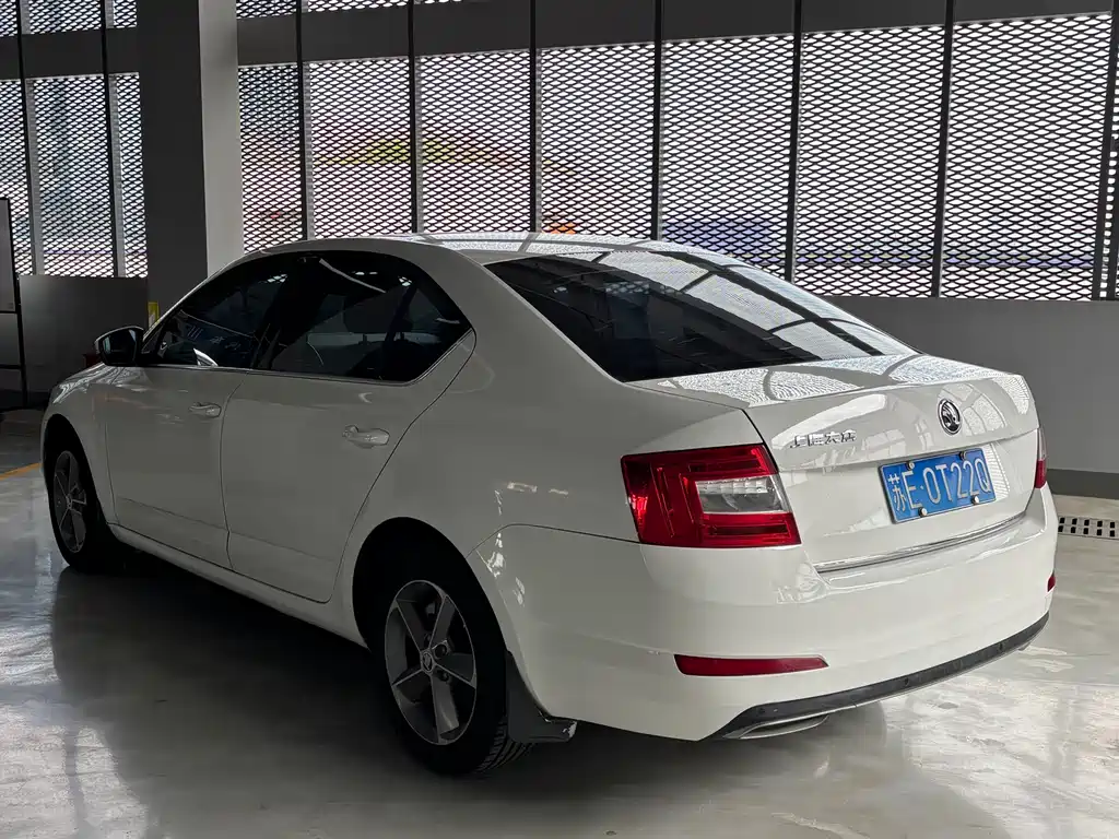 Skoda Octavia 2016 — фото 15