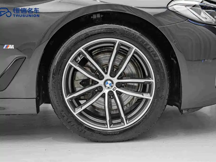 BMW 5 Series 2023 — фото 11