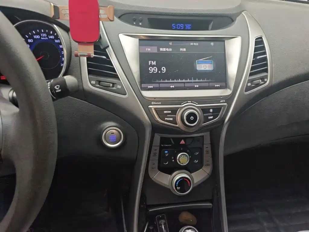 Hyundai Elantra 2016 — фото 14