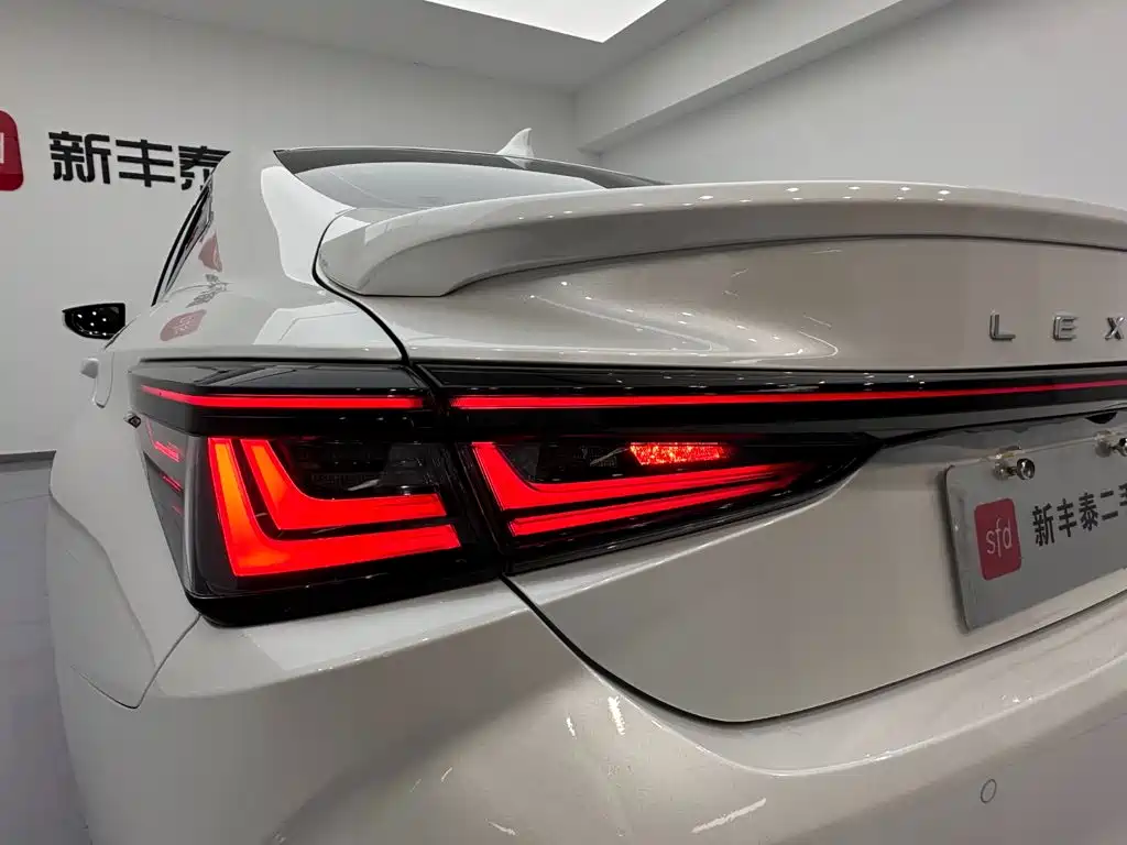 Lexus ES 2025 — фото 30