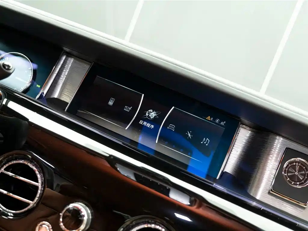 Rolls-Royce Phantom 2020 — фото 23