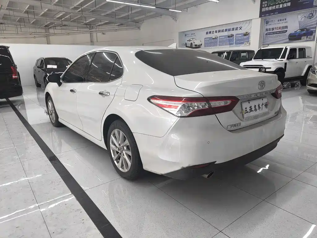 Toyota Camry 2023 — фото 4
