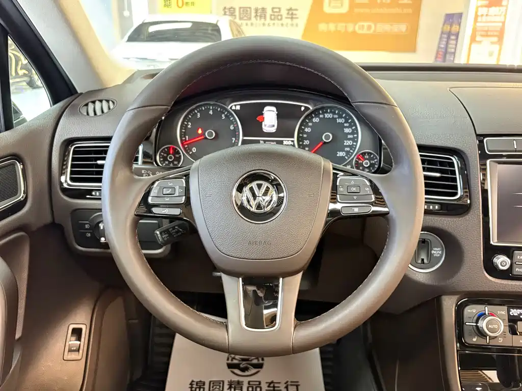 Volkswagen Touareg 2018 — фото 16