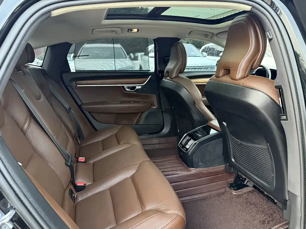 Volvo S90 2019 — фото 11