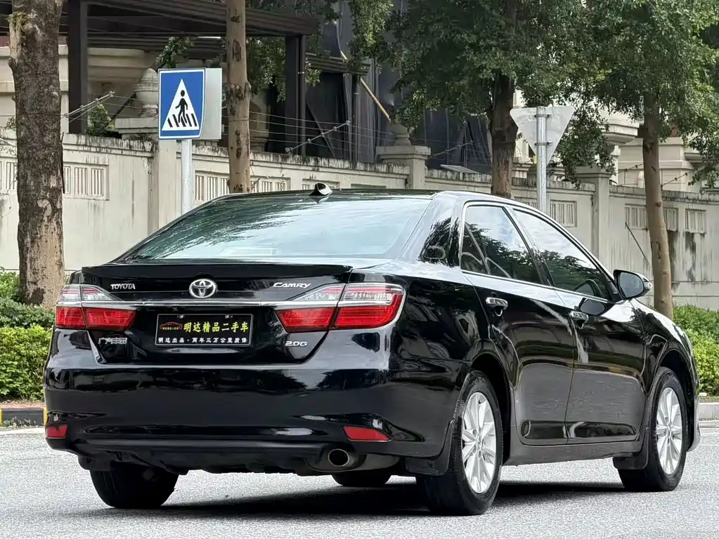 Toyota Camry 2016 — фото 7
