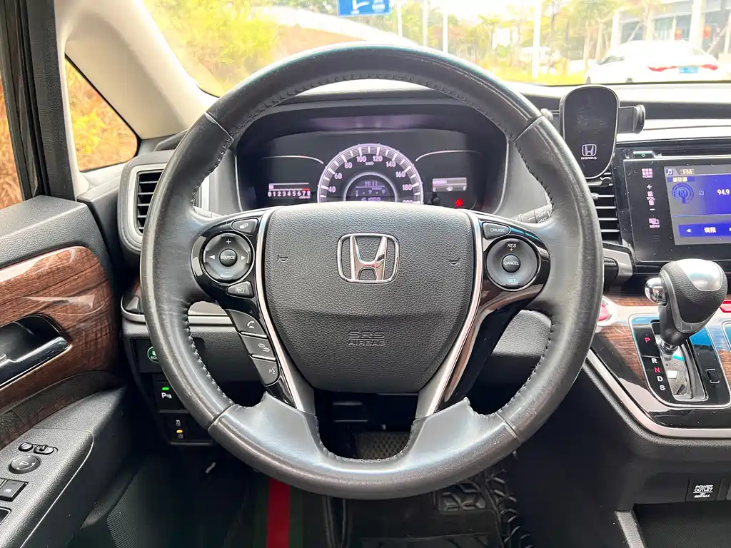 Honda Odyssey 2017 — фото 10