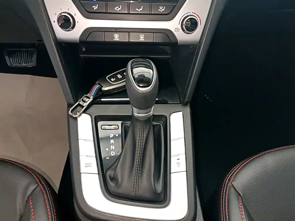 Hyundai Elantra 2019 — фото 14