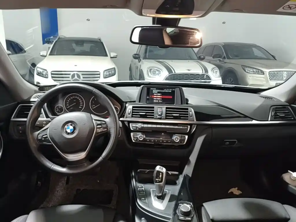 BMW 3 Series GT 2018 — фото 10