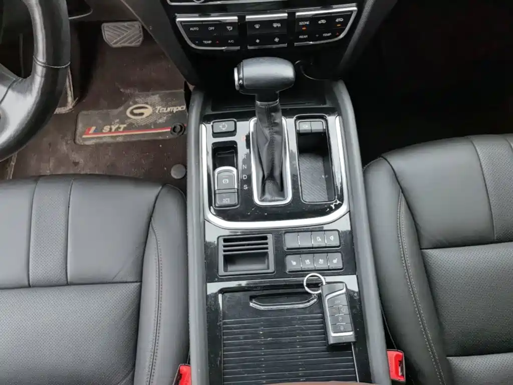 GAC Trumpchi GS8 2018 — фото 14