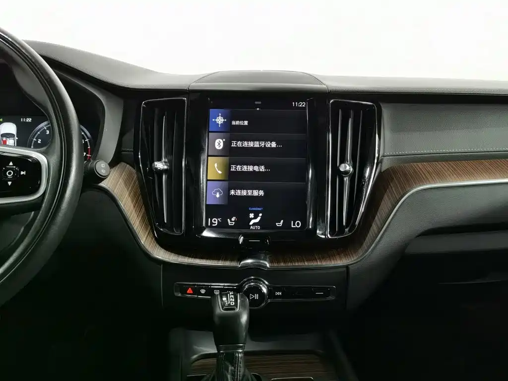 Volvo XC60 2020 — фото 12