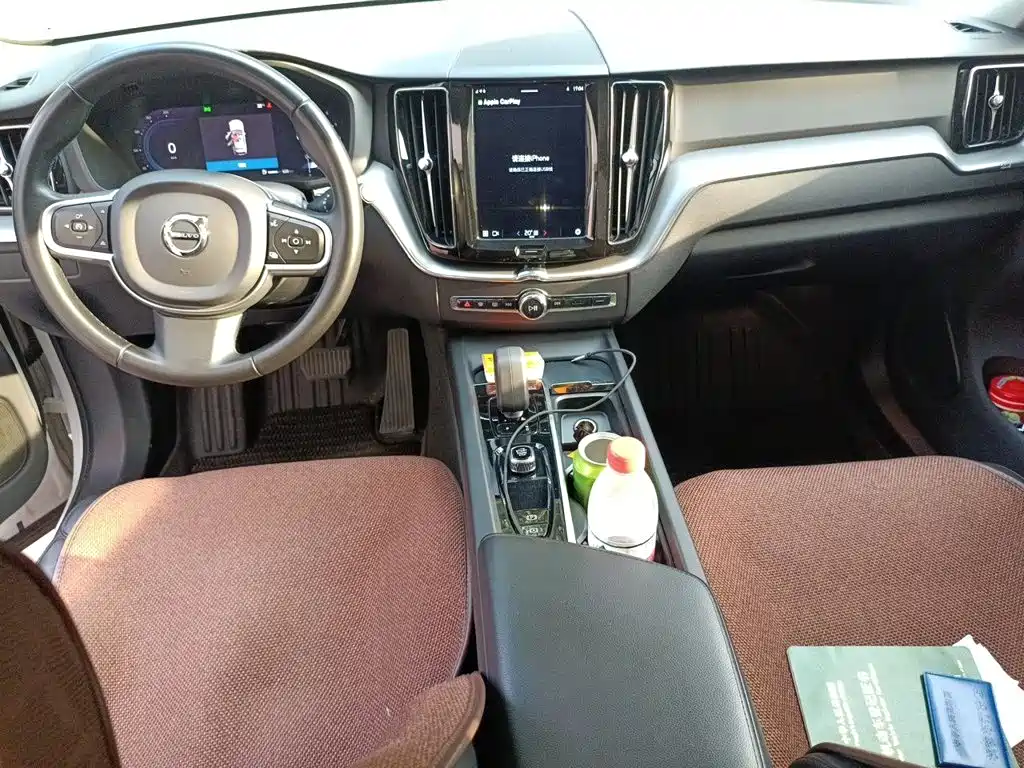 Volvo XC60 2022 — фото 10