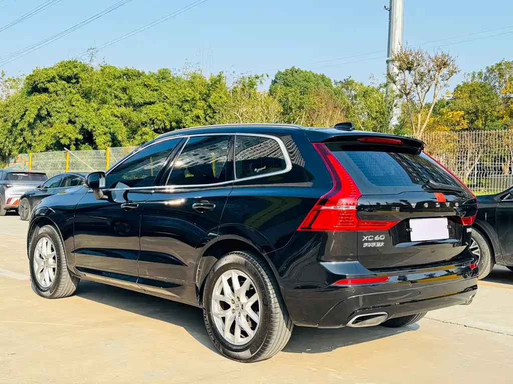 Volvo XC60 2019 — фото 15
