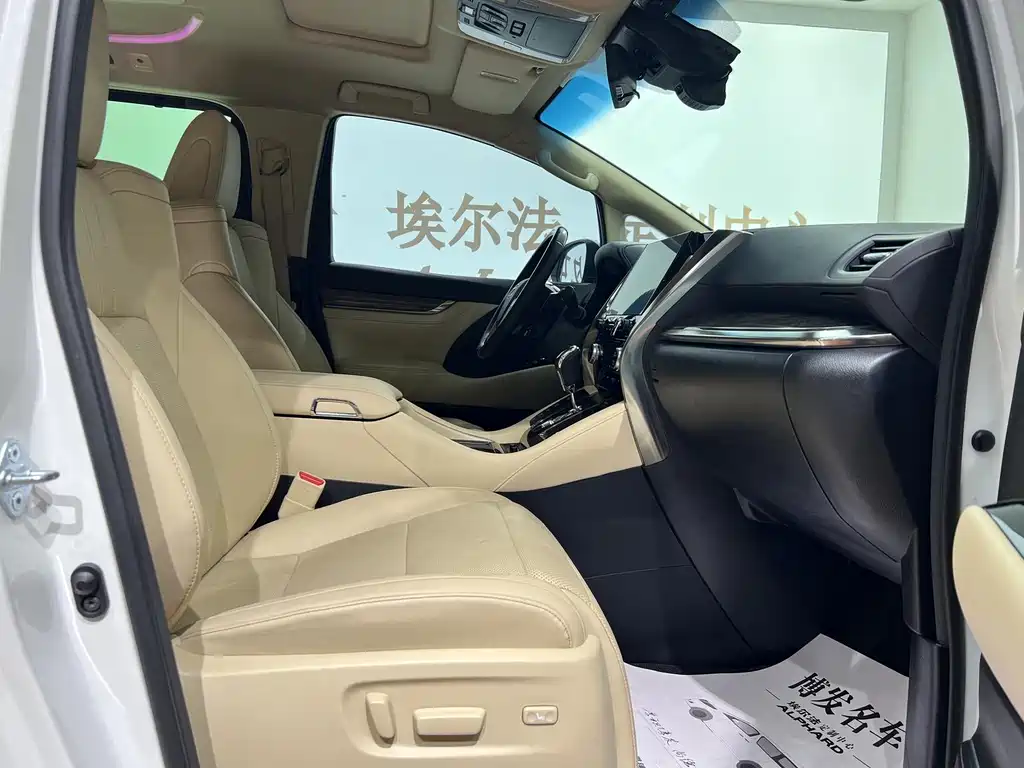 Toyota Vellfire 2022 — фото 10