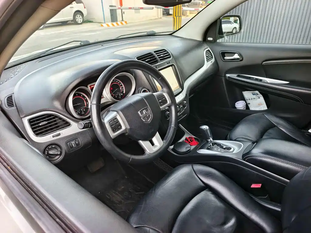 Dodge Journey 2014 — фото 10
