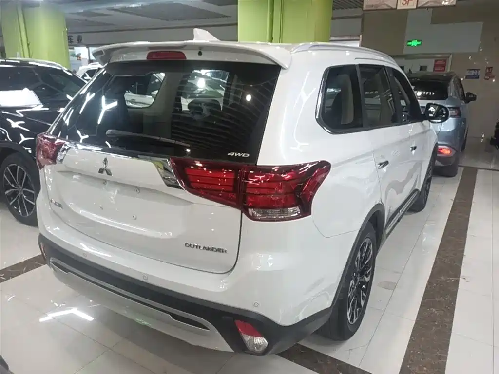 Mitsubishi Outlander 2019 — фото 7