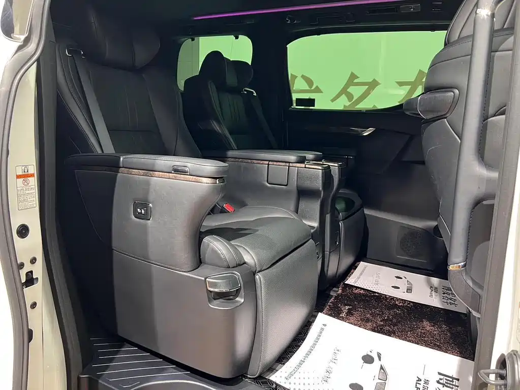 Toyota Alphard 2022 — фото 8