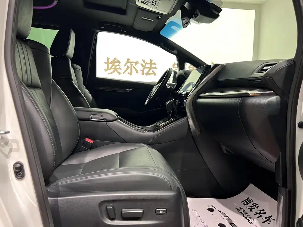 Toyota Alphard 2022 — фото 9