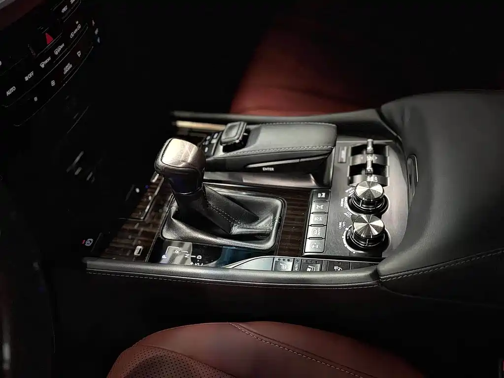 Lexus LX 2020 — фото 10